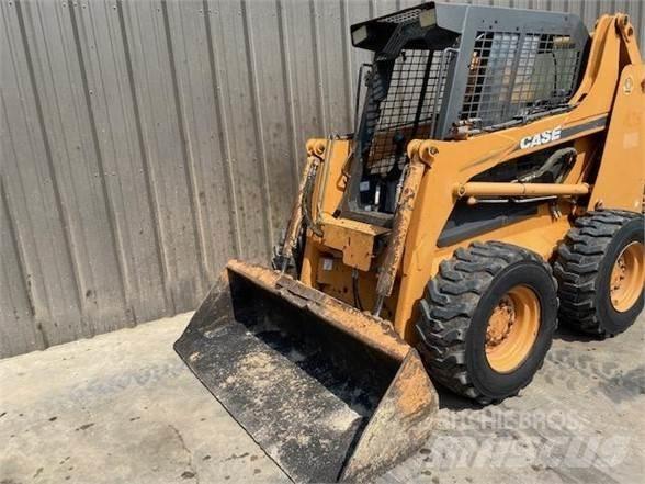 CASE 435 Skid steer mini nakladalci