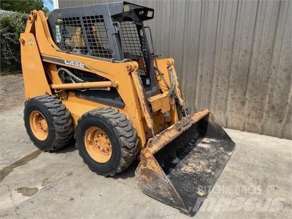 CASE 435 Skid steer mini nakladalci