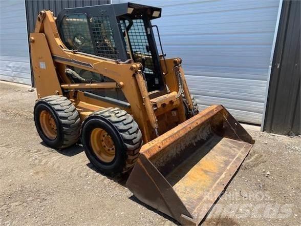 CASE 445 Skid steer mini nakladalci