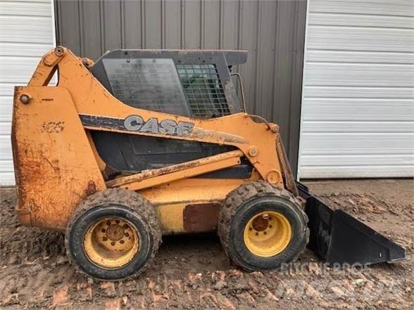 CASE 465 Skid steer mini nakladalci