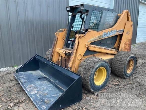 CASE 465 Skid steer mini nakladalci