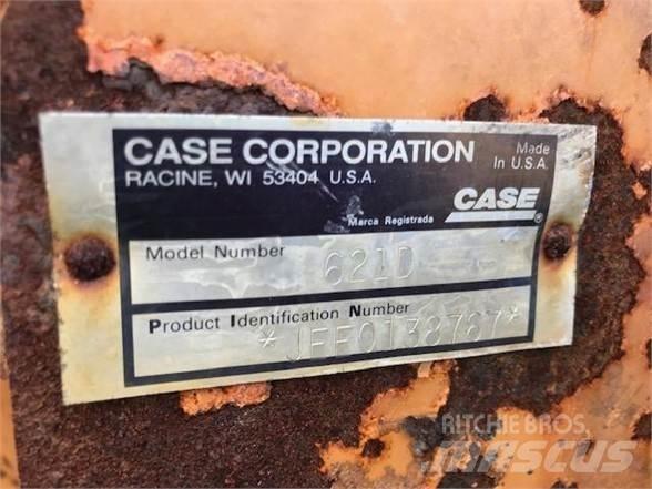 CASE 621D Kolesni nakladalci