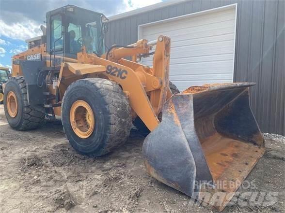 CASE 921C Kolesni nakladalci