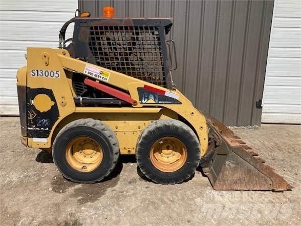 CAT 228 Skid steer mini nakladalci
