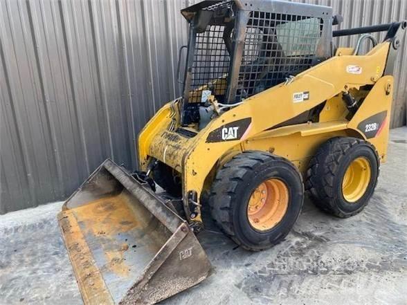 CAT 232B2 Skid steer mini nakladalci