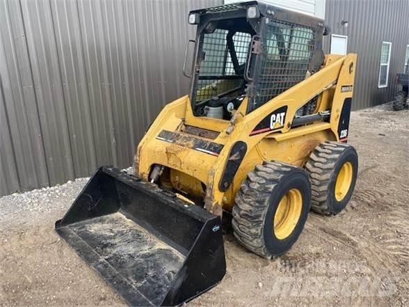CAT 236 Skid steer mini nakladalci
