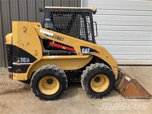 CAT 236B Skid steer mini nakladalci