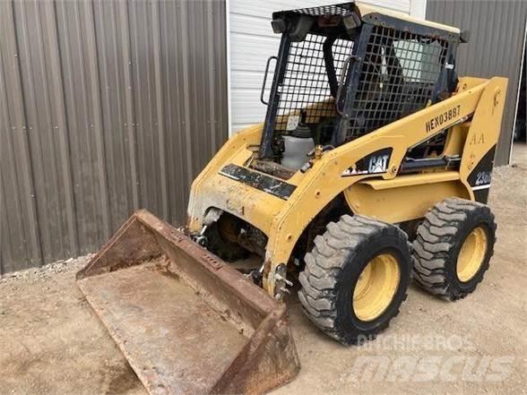 CAT 236B Skid steer mini nakladalci