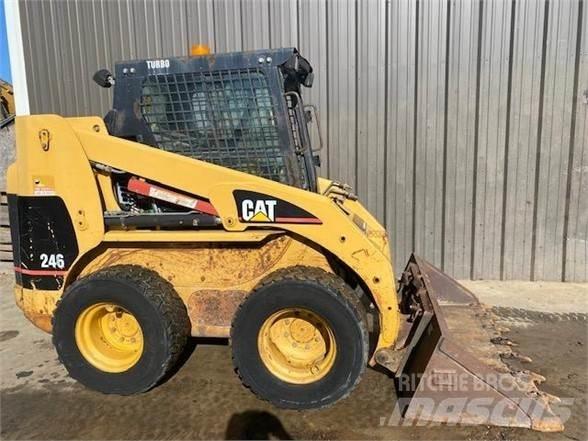 CAT 246 Skid steer mini nakladalci