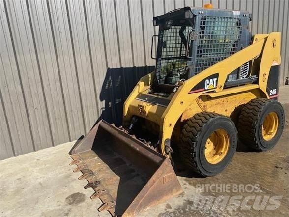CAT 246 Skid steer mini nakladalci