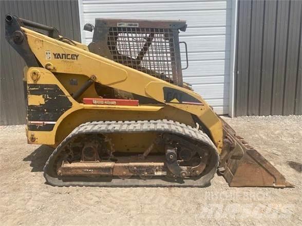 CAT 252 Skid steer mini nakladalci