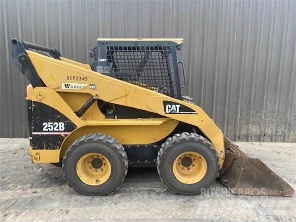 CAT 252B Skid steer mini nakladalci