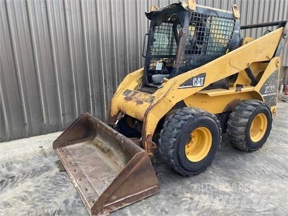 CAT 262B Skid steer mini nakladalci