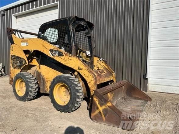 CAT 272C Skid steer mini nakladalci