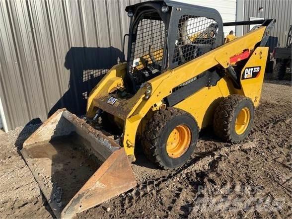 CAT 272D Skid steer mini nakladalci