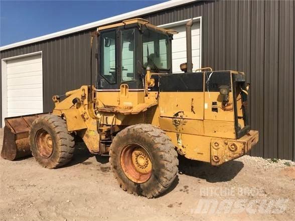 CAT 918F Kolesni nakladalci