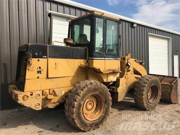 CAT 918F Kolesni nakladalci
