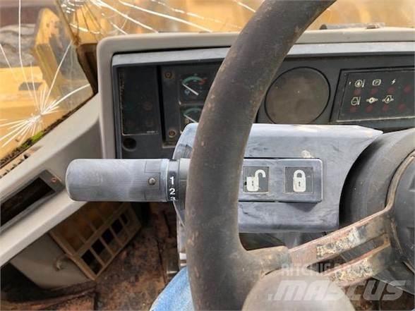 CAT 924F Kolesni nakladalci