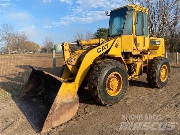 CAT 926 Kolesni nakladalci
