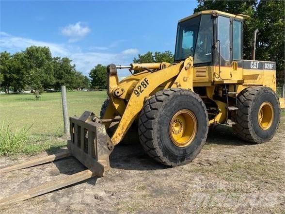 CAT 928F Kolesni nakladalci