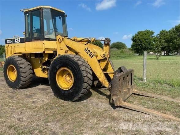 CAT 928F Kolesni nakladalci
