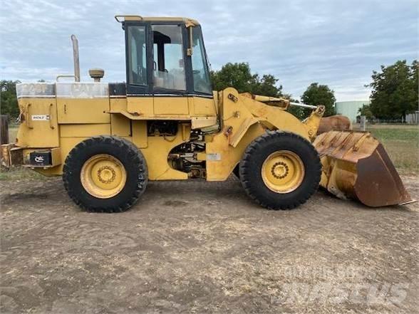 CAT 928F Kolesni nakladalci