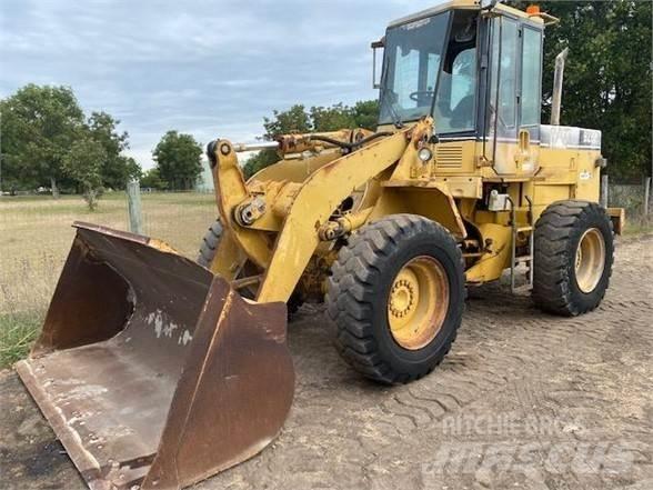 CAT 928F Kolesni nakladalci