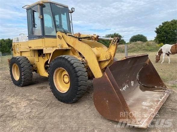 CAT 928F Kolesni nakladalci