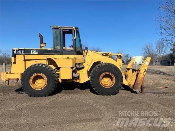 CAT 950F Kolesni nakladalci