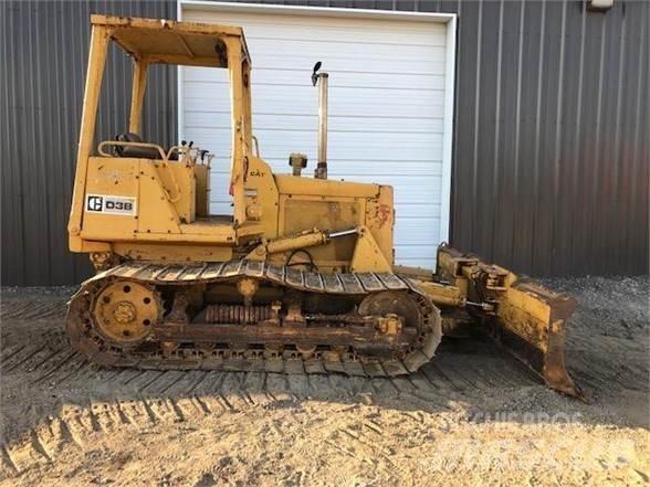 CAT D3B Buldožerji goseničarji