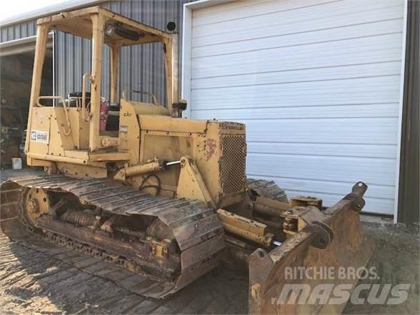 CAT D3B Buldožerji goseničarji