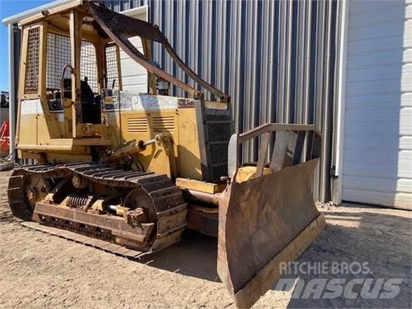 CAT D3C Buldožerji goseničarji