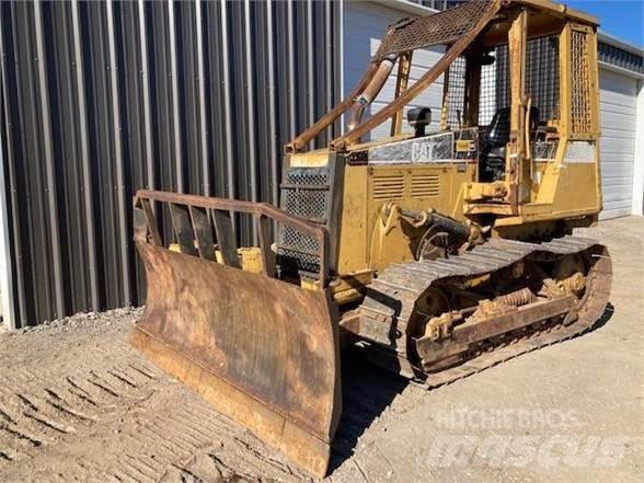 CAT D3C Buldožerji goseničarji