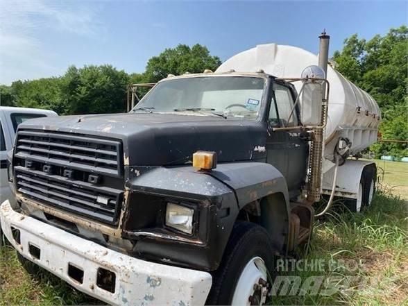 Ford F800 Tovornjaki cisterne