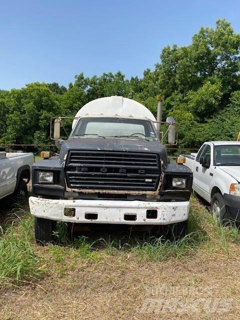 Ford F800 Tovornjaki cisterne