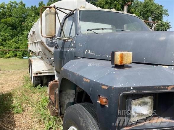 Ford F800 Tovornjaki cisterne