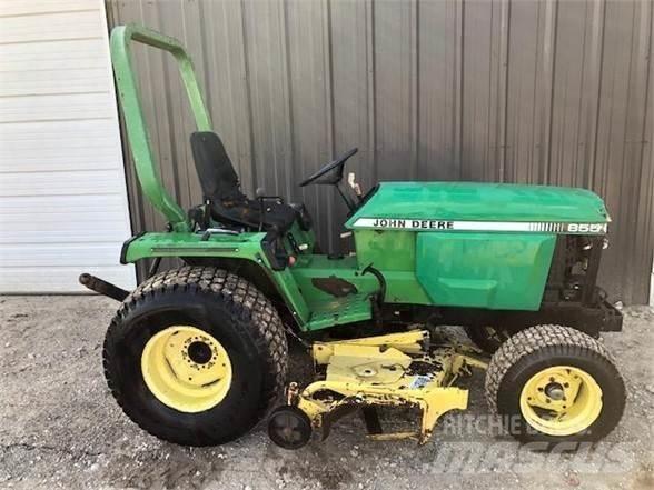 John Deere 855 Traktorji