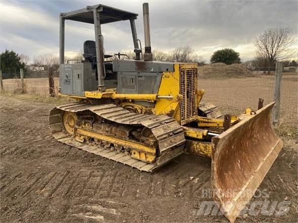 Komatsu D32P-1 Buldožerji goseničarji