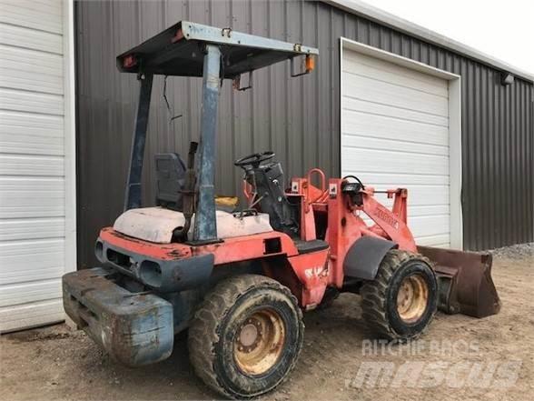 Kubota R420 Kolesni nakladalci