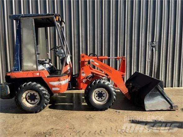 Kubota R420 Kolesni nakladalci