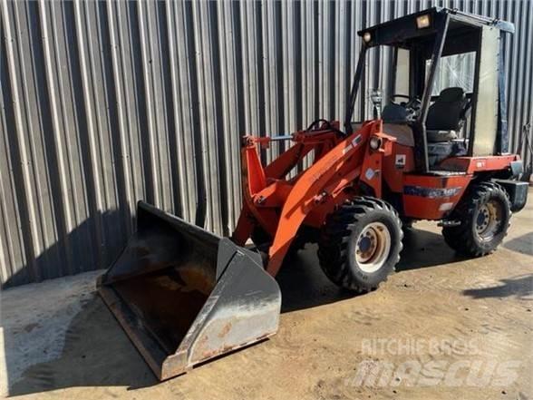 Kubota R420 Kolesni nakladalci