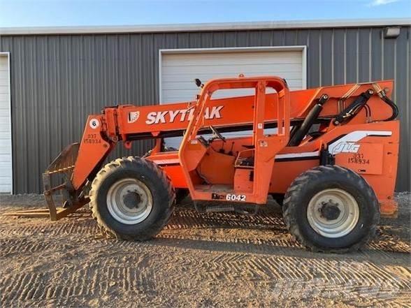 SkyTrak 6042 Teleskopski viličarji