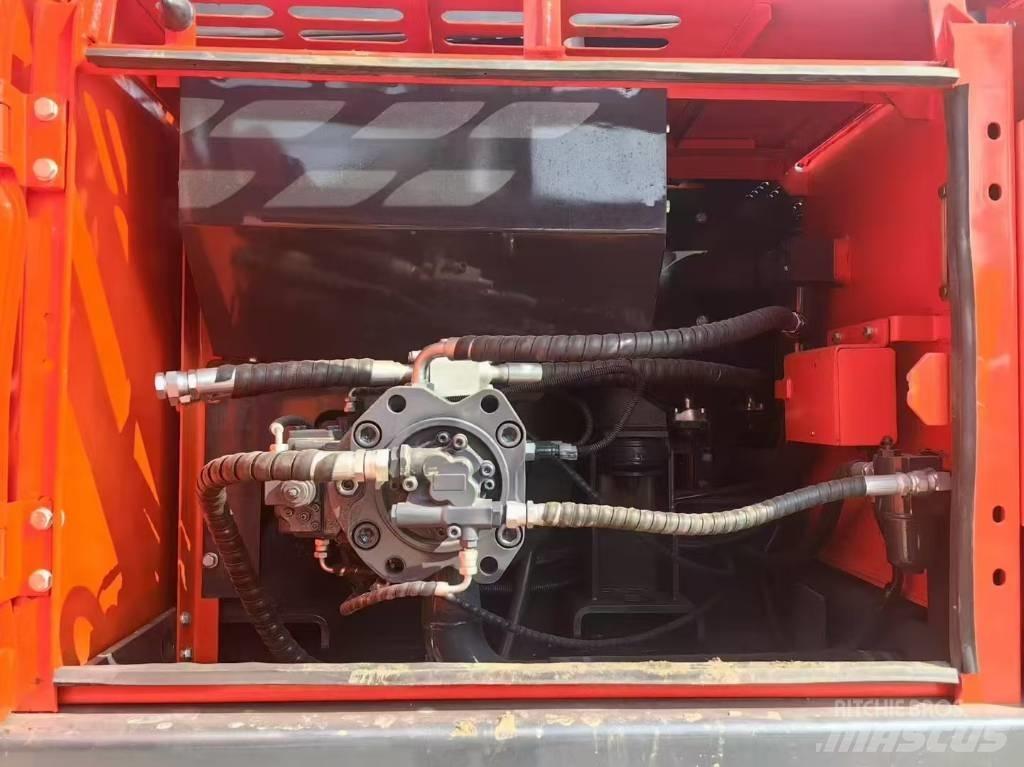Doosan DX 225 LC Bagri goseničarji