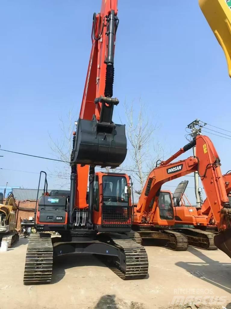 Doosan DX 225 LC Bagri goseničarji