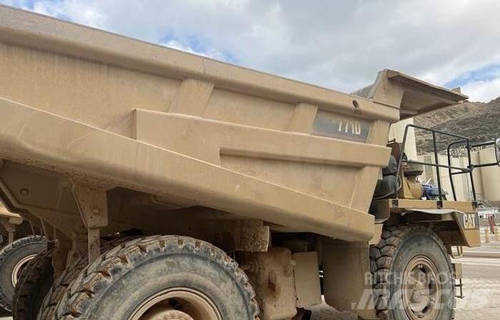CAT 771D Ne cestni demperji