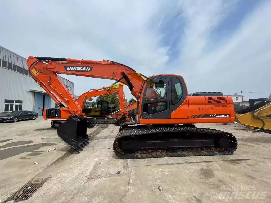 Doosan DX 225 LC Bagri goseničarji
