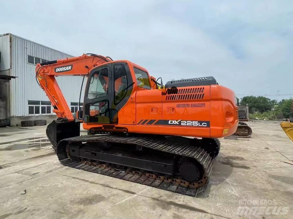 Doosan DX 225 LC Bagri goseničarji