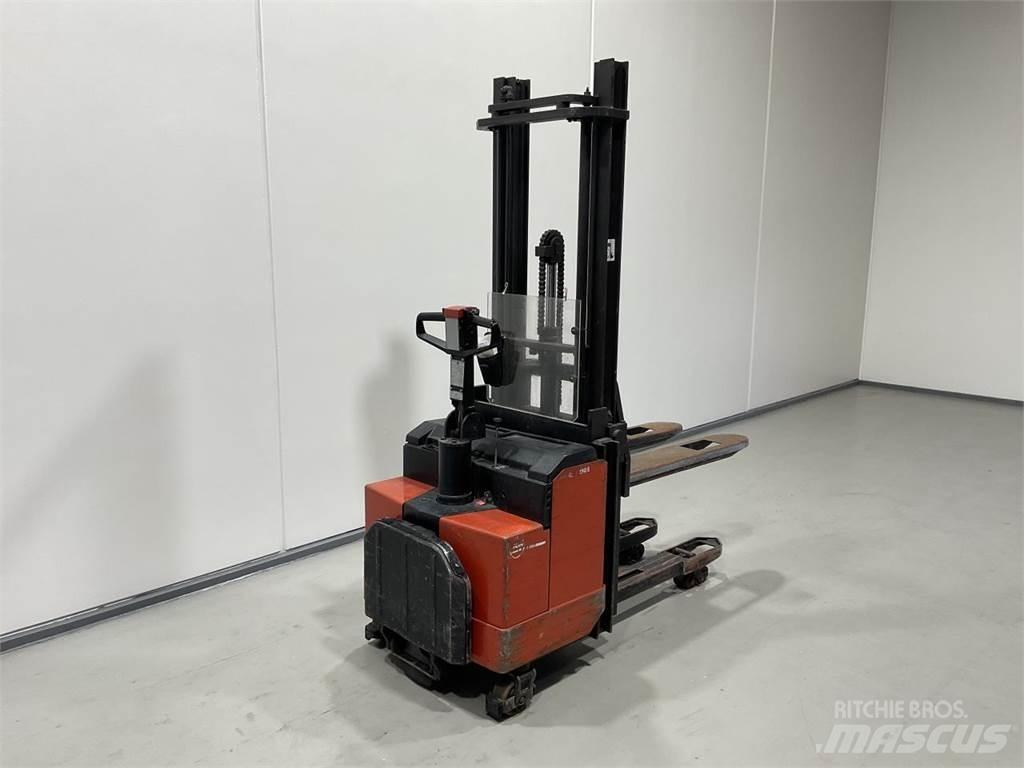 BT LSF1250/11 Samopogonski ročni viličarji