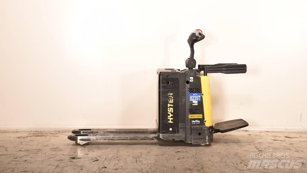 Hyster P 2.0 S Električni nizko dvižni viličar s stojiščem