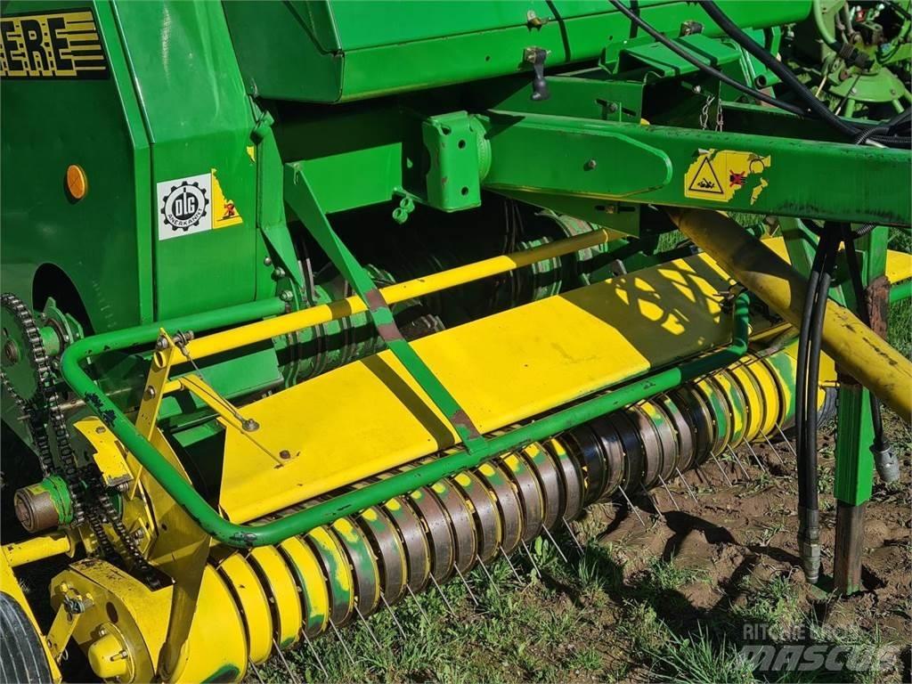 John Deere 590 Balirke (okrogle bale)